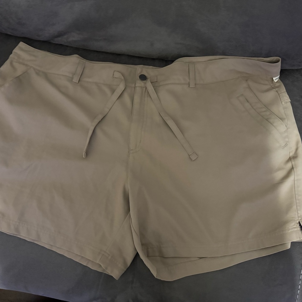 Magellan Outdoors Tan Women's Shorts